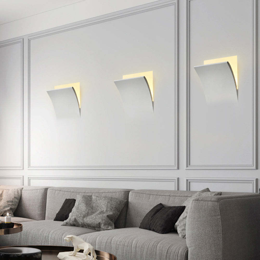 Aria Modern White Recessed LED Wall Lamp with Metal and Plaster Finish