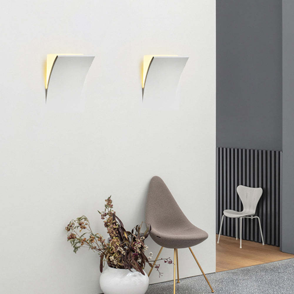Aria Modern White Recessed LED Wall Lamp with Metal and Plaster Finish