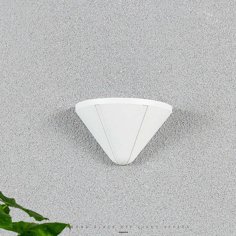 Ray Modern Black Cone-Shaped Metal Outdoor Wall Lamp
