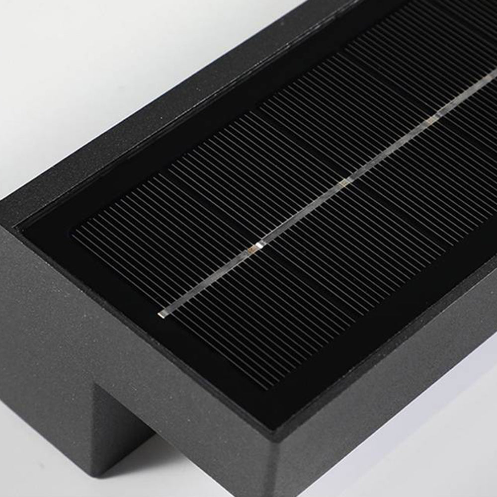 Ray Minimalist Black Solar-Powered Linear Outdoor Wall Lamp