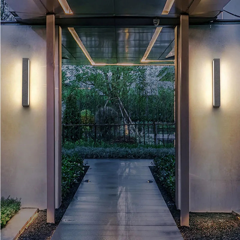 Fyra LED Outdoor Wall Light – Elegant Black & White Design