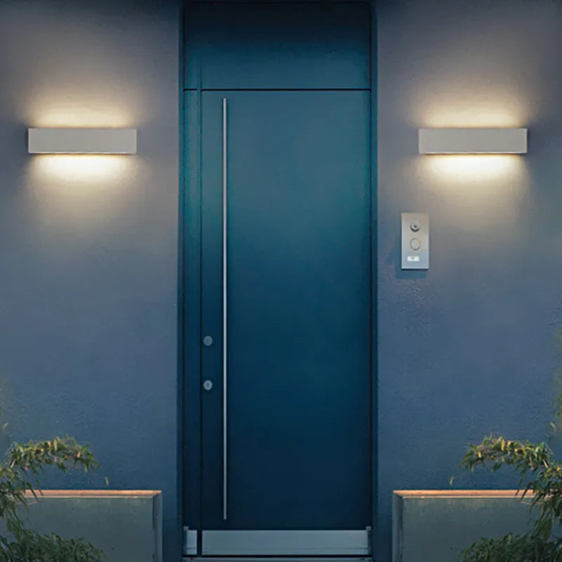 Fyra LED Outdoor Wall Light – Elegant Black & White Design