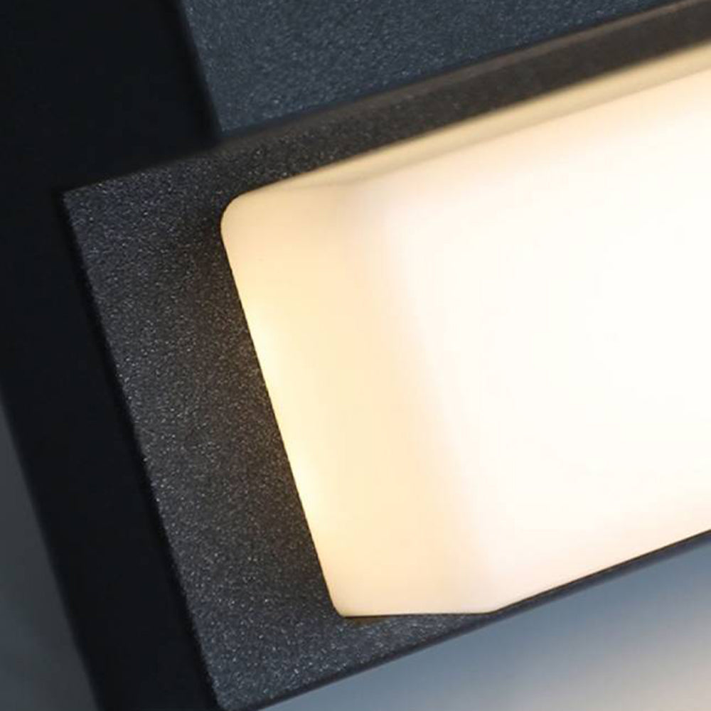 Ray Minimalist Black Solar-Powered Linear Outdoor Wall Lamp