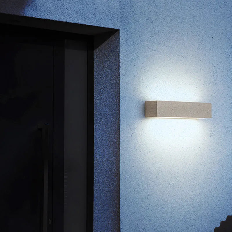 Fyra LED Outdoor Wall Light – Elegant Black & White Design