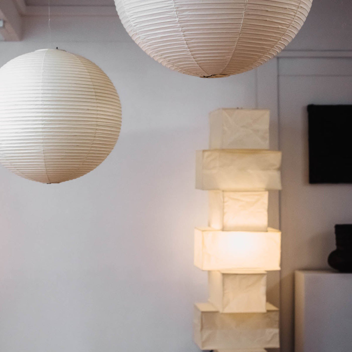 Decolune Sora Stacked Rice Paper Floor Lamp Black & White