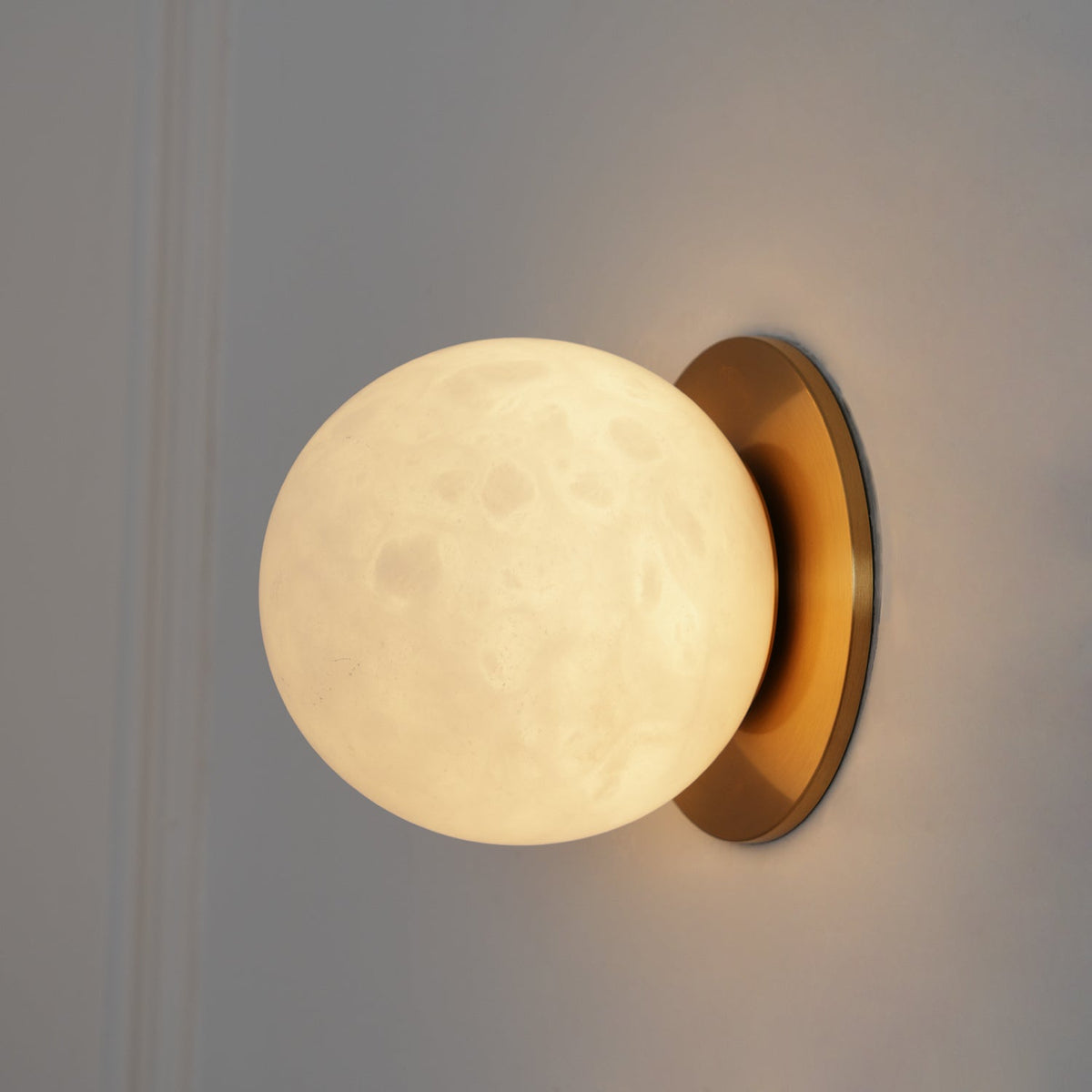 Lynq Alabaster Mini Orb Wall Lamp – Elegant Ambient Accent Lighting