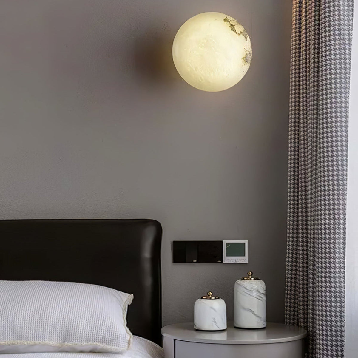 Lynq Alabaster Mini Orb Wall Lamp – Elegant Ambient Accent Lighting