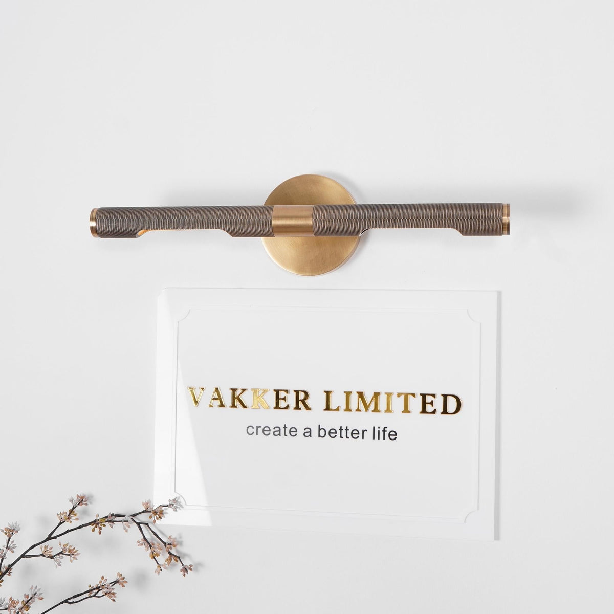 Solvain Modern Brass LED Wall Sconce – Elegant Contemporary Lighting