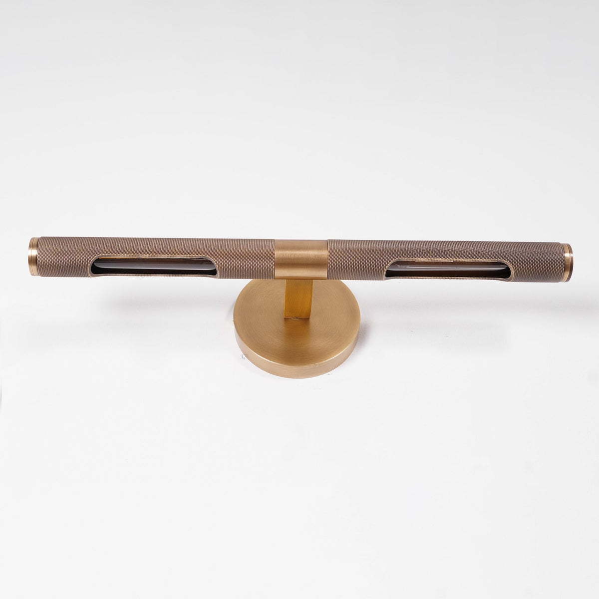 Solvain Modern Brass LED Wall Sconce – Elegant Contemporary Lighting