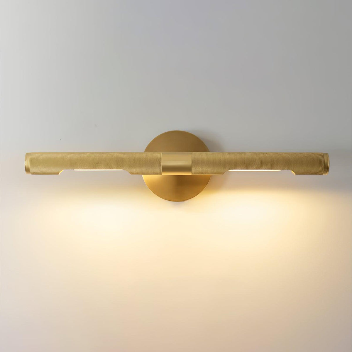 Solvain Modern Brass LED Wall Sconce – Elegant Contemporary Lighting