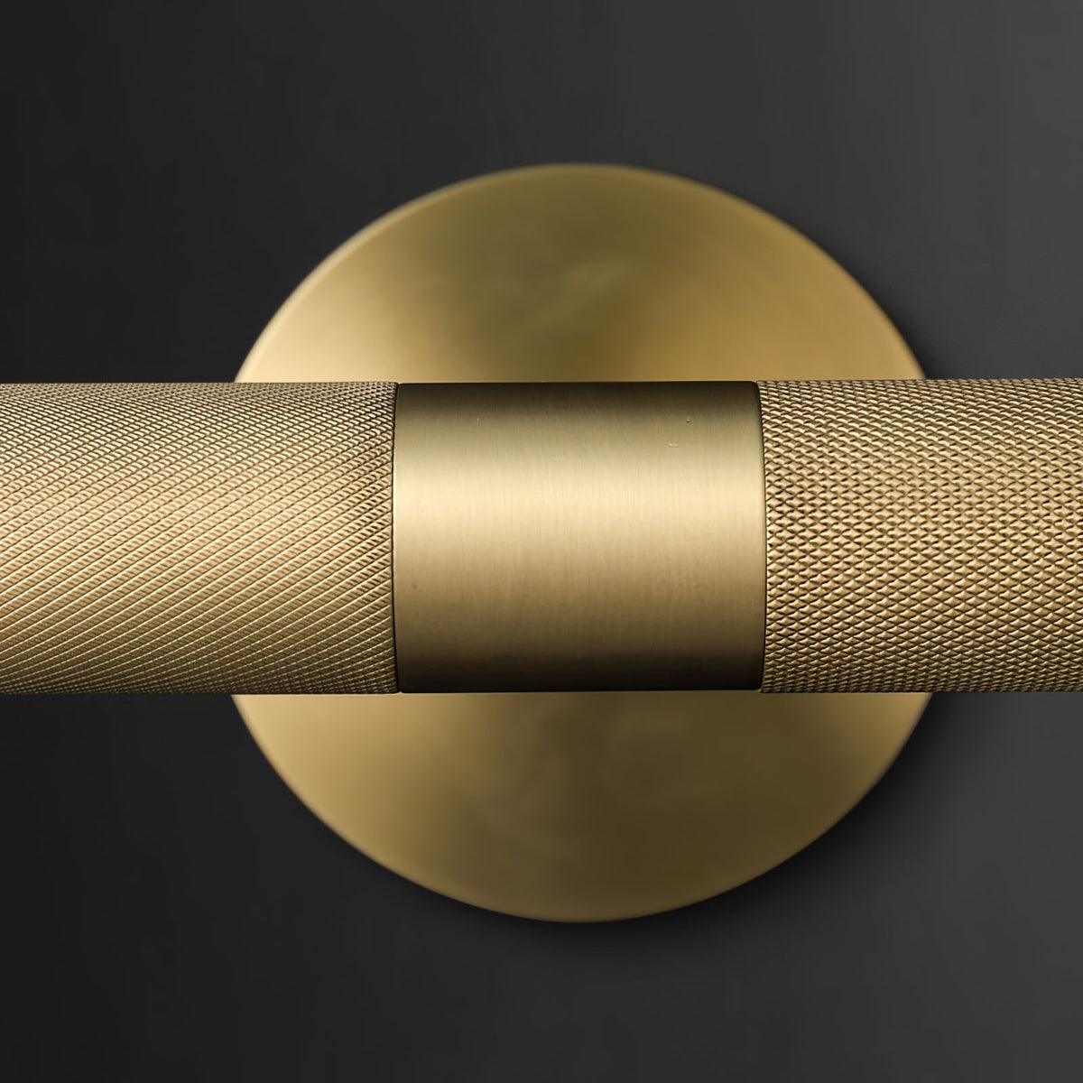 Solvain Modern Brass LED Wall Sconce – Elegant Contemporary Lighting