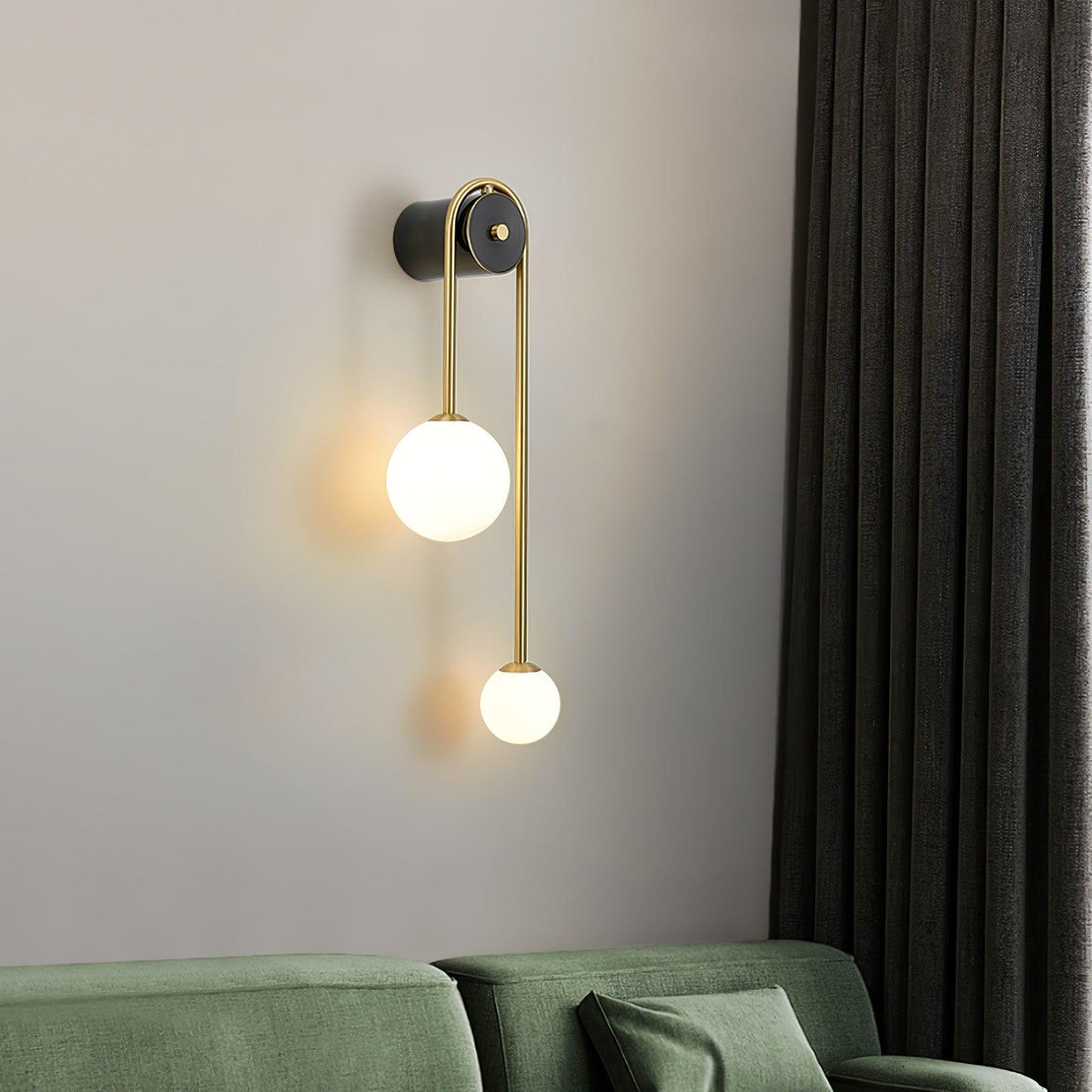 Elaro Elegant Brass Arc Wall Light – Modern Wall Sconce