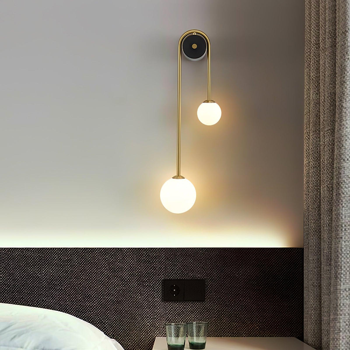 Elaro Elegant Brass Arc Wall Light – Modern Wall Sconce