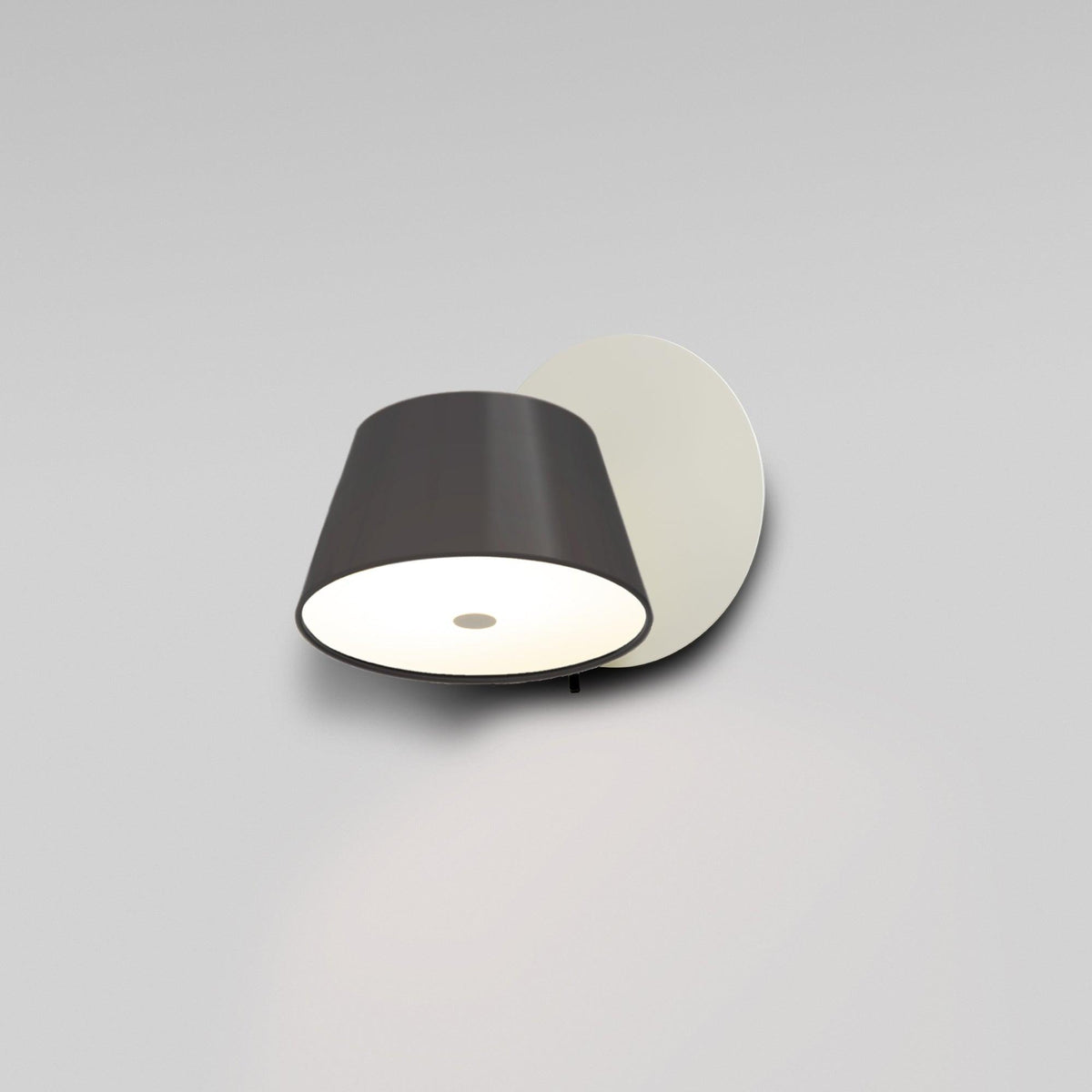 Fivra Modern Dual-Shade Wall Lamp