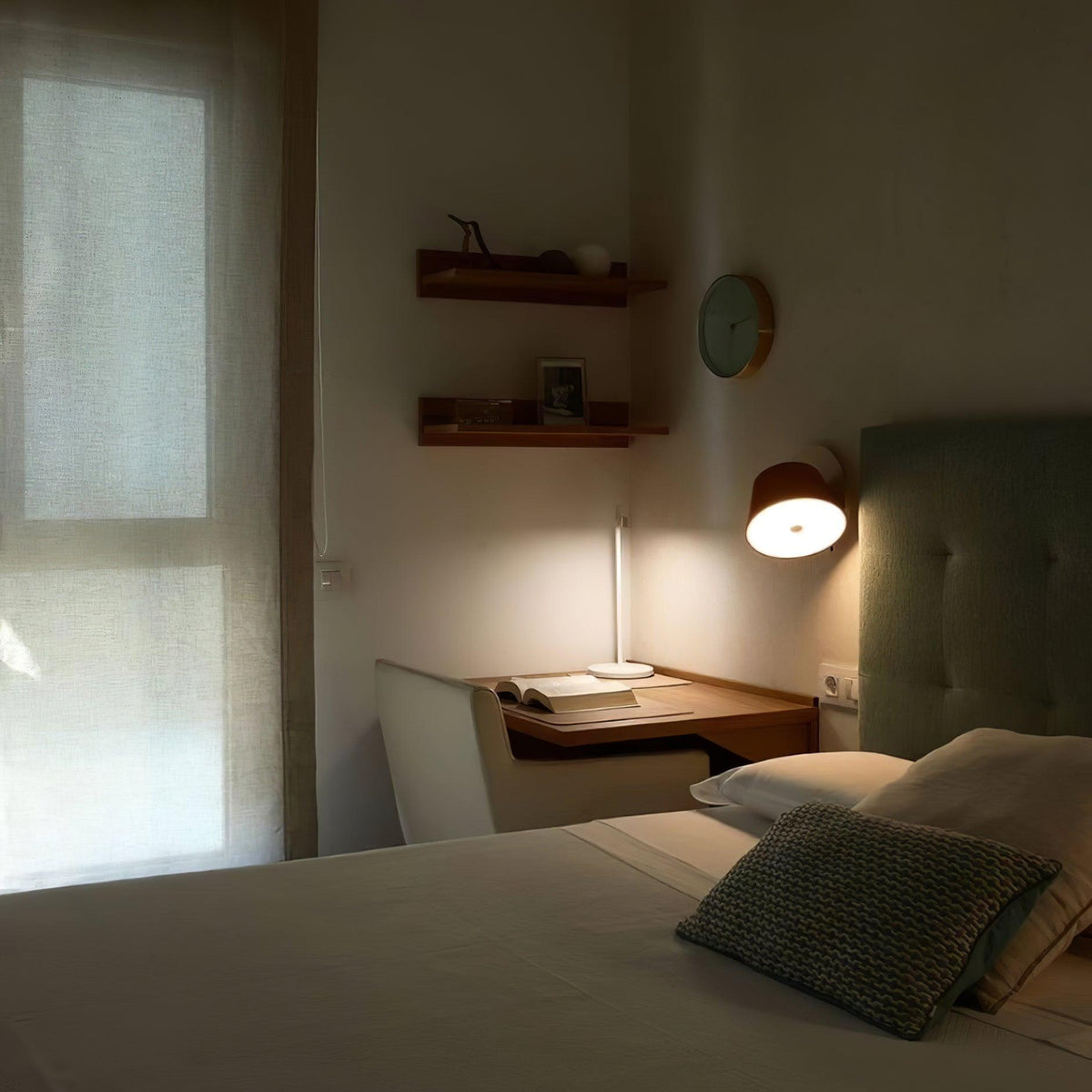 Fivra Modern Dual-Shade Wall Lamp