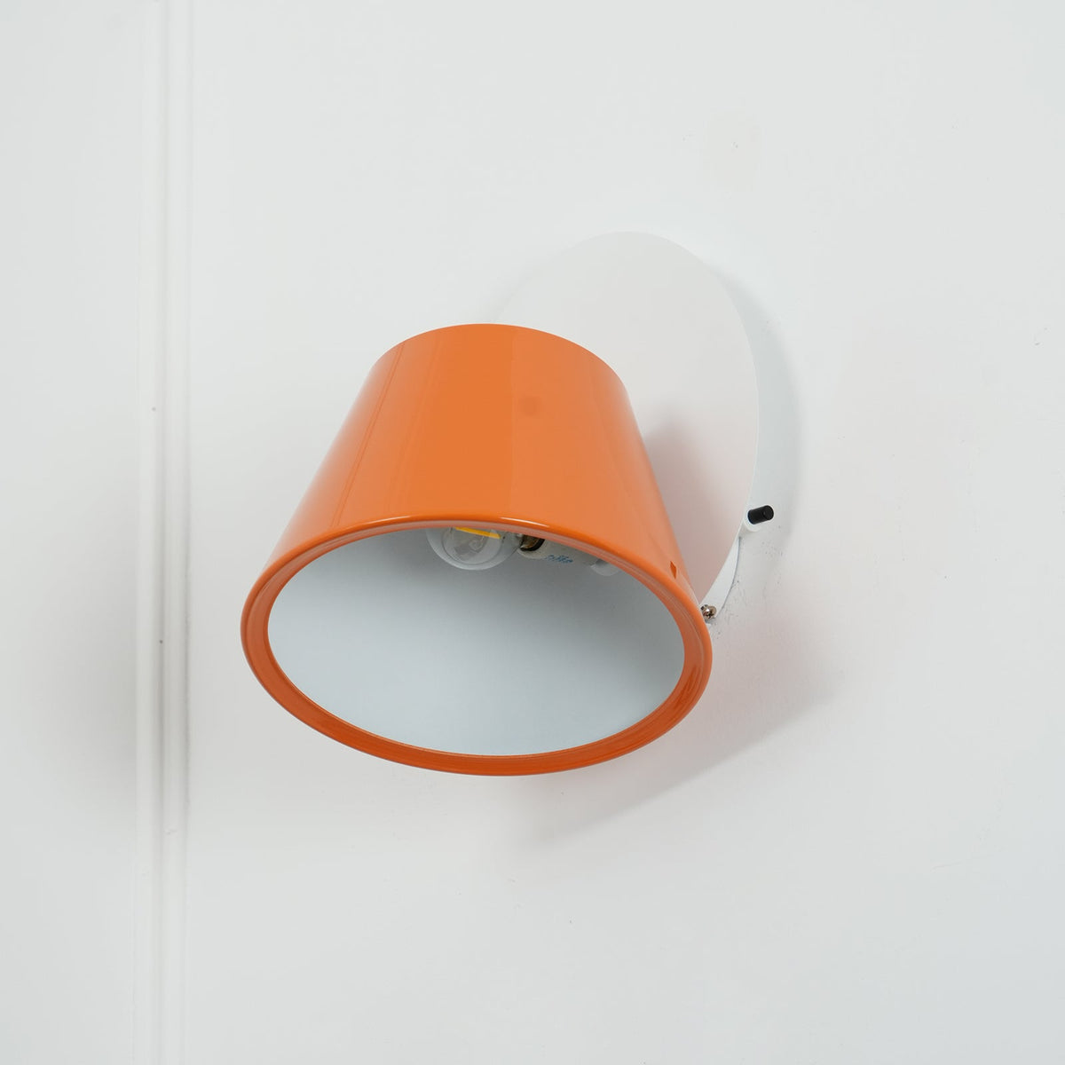 Fivra Modern Dual-Shade Wall Lamp