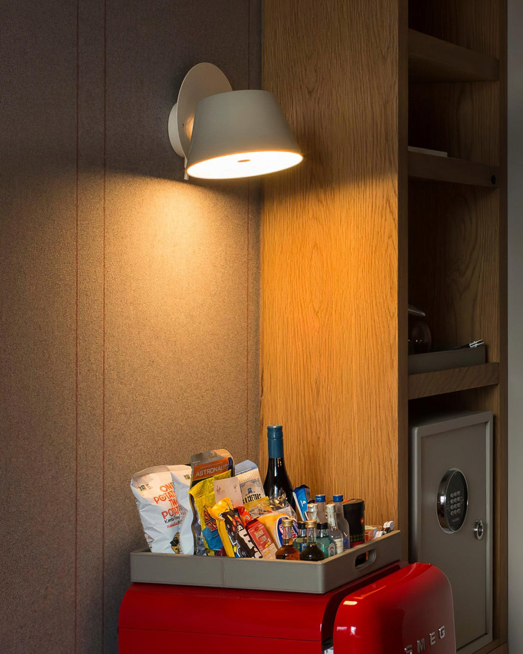 Fivra Modern Dual-Shade Wall Lamp
