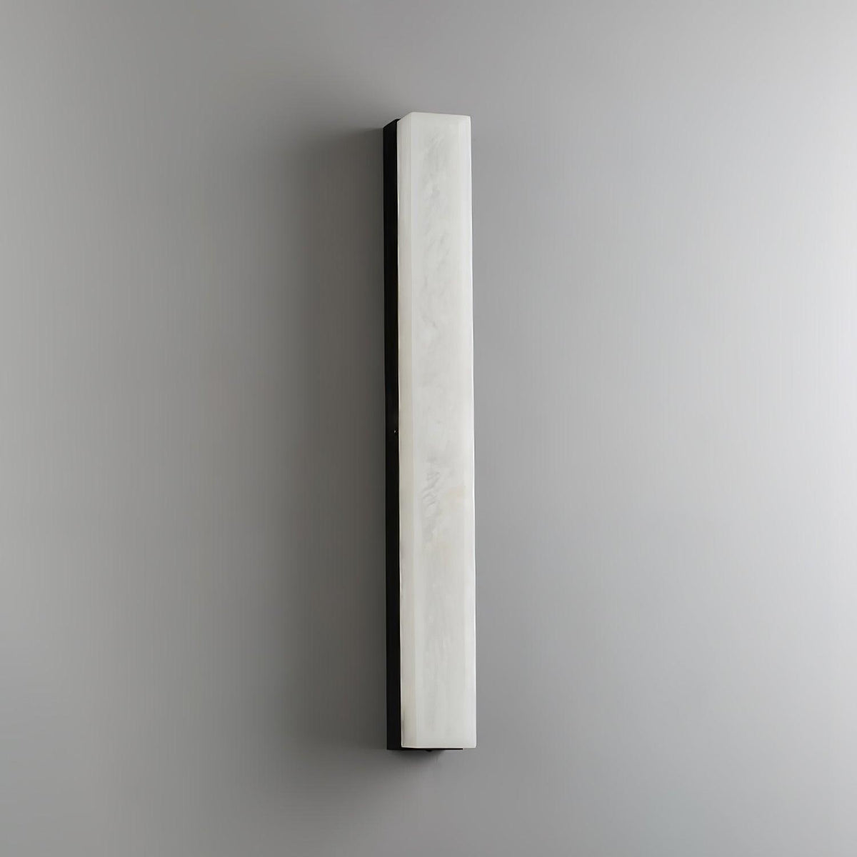 Isen Linear Wall Lamp – Elegant Brass & Alabaster Lighting