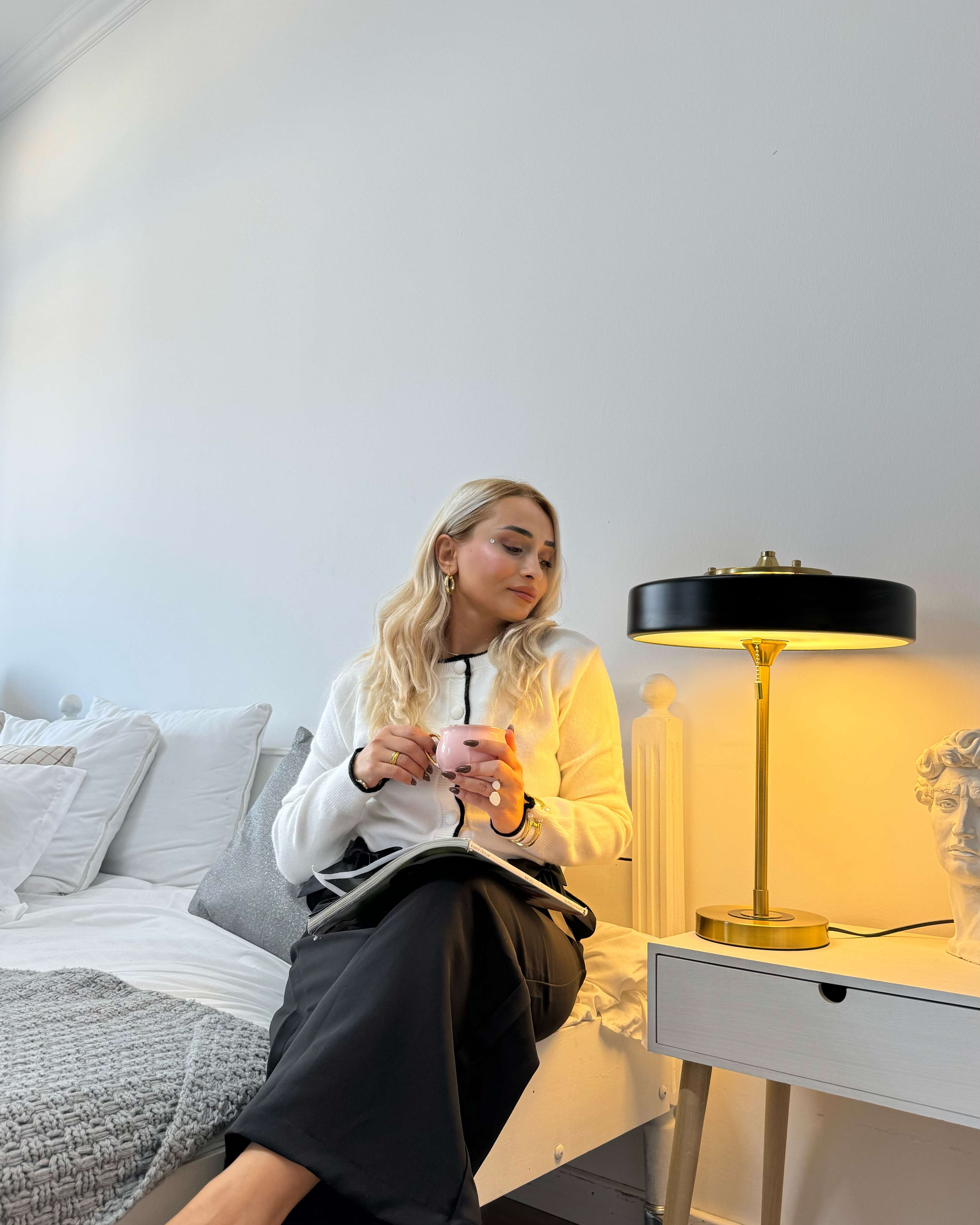 Mid-Century Round Table Lamp with Pull Chain Fabric Shade Warm LED Bedside Living Room — 3 Colors