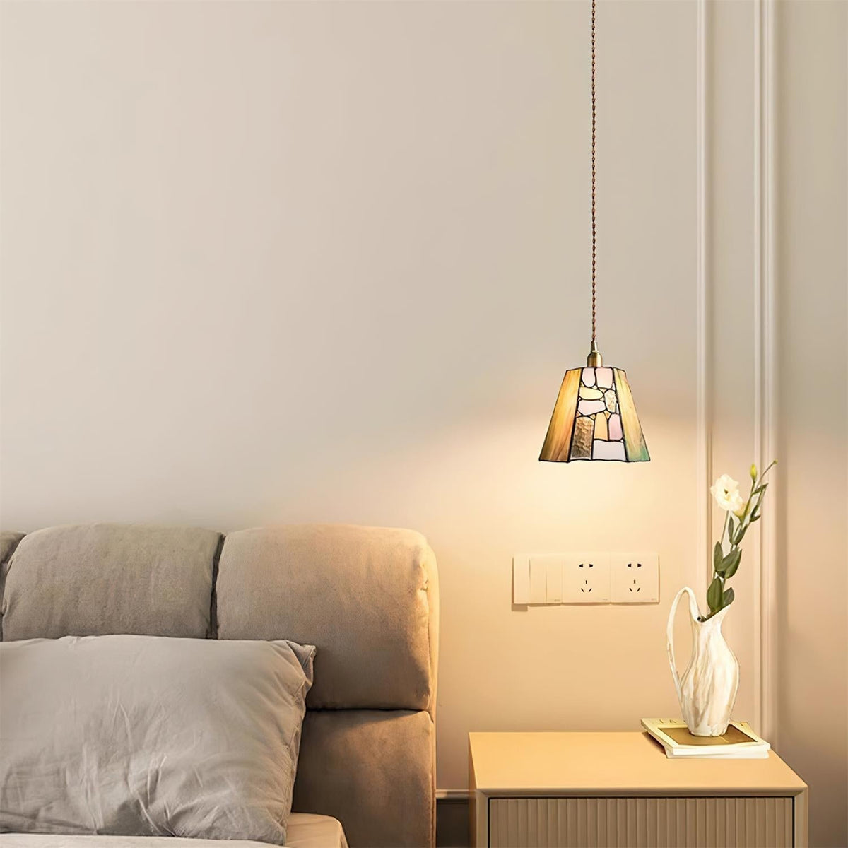 Mavine Tiffany-Style Stained Glass Pendant Light