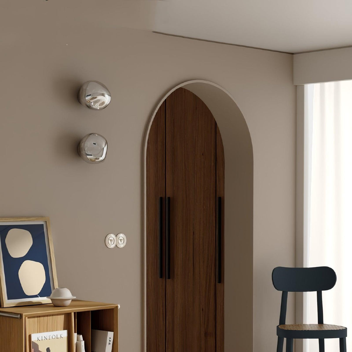 Auden Amber Glass Wall Lamp – Elegant Warm Glow Lighting for Stylish Interiors