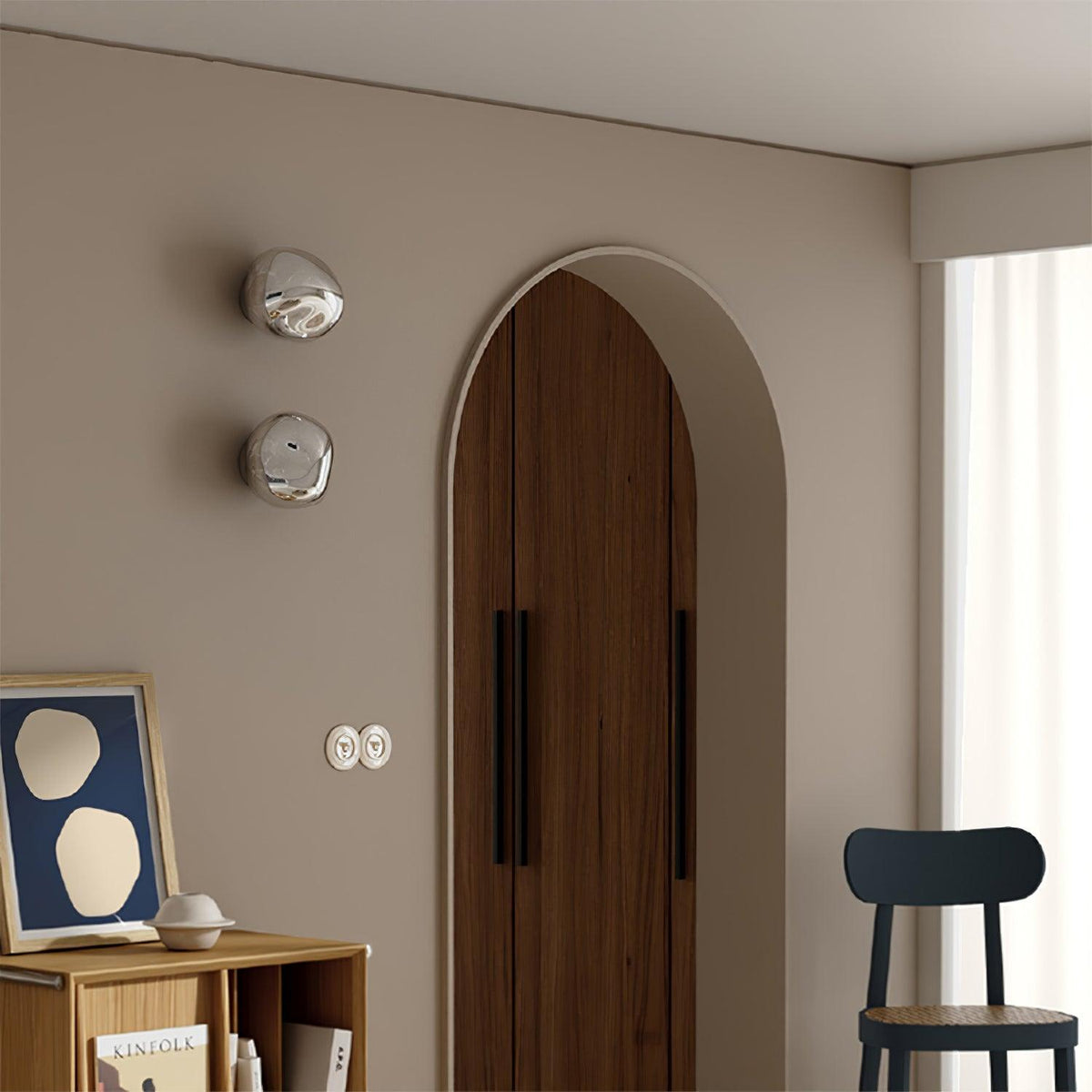 Auden Amber Glass Wall Lamp – Elegant Warm Glow Lighting for Stylish Interiors