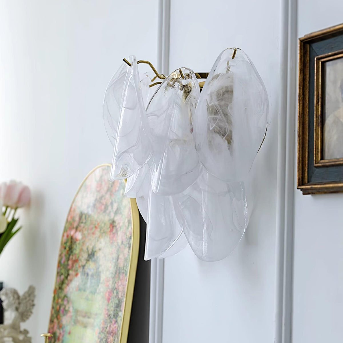 Evelo Petal Glass Wall Lamp – Elegant Floral Accent Lighting