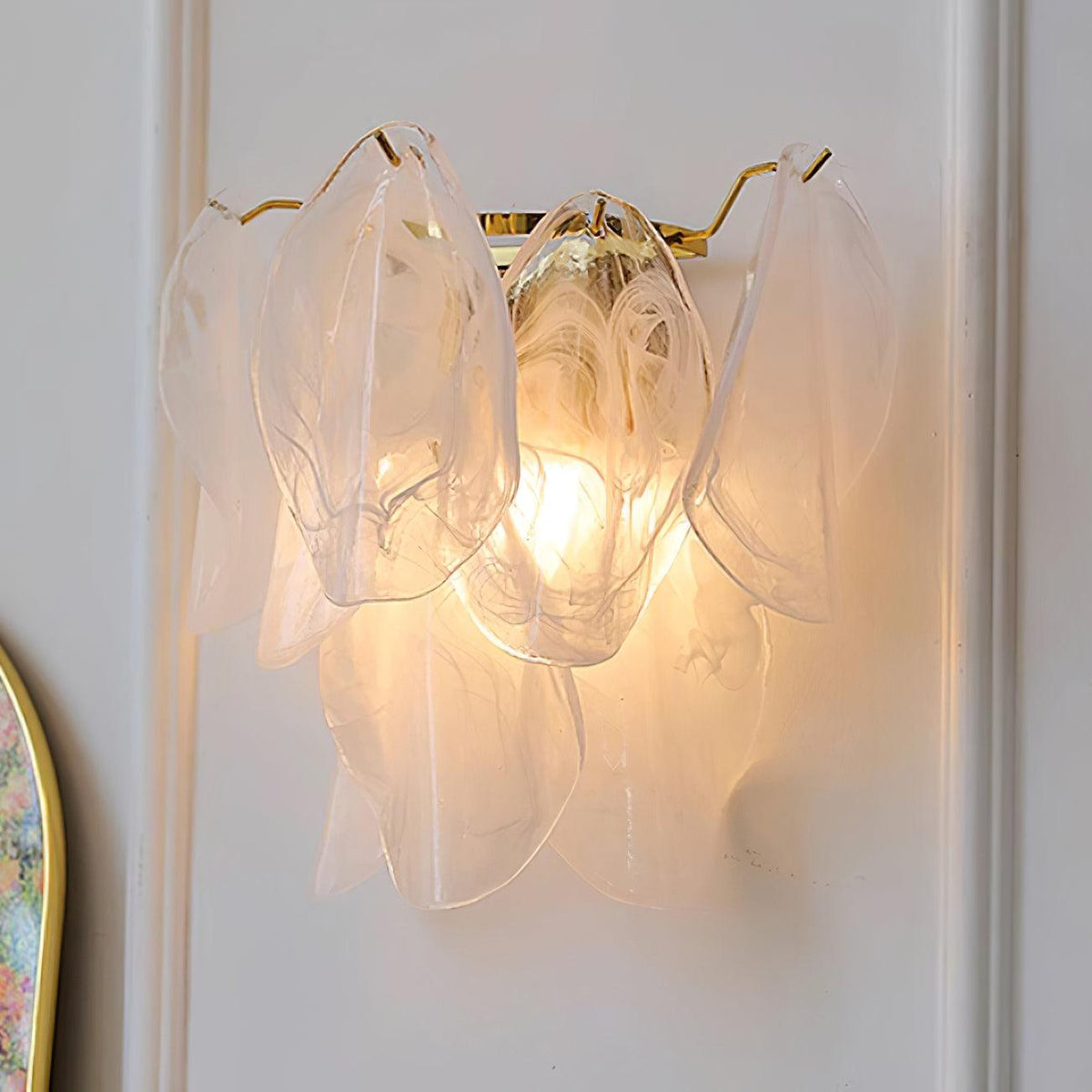 Evelo Petal Glass Wall Lamp – Elegant Floral Accent Lighting