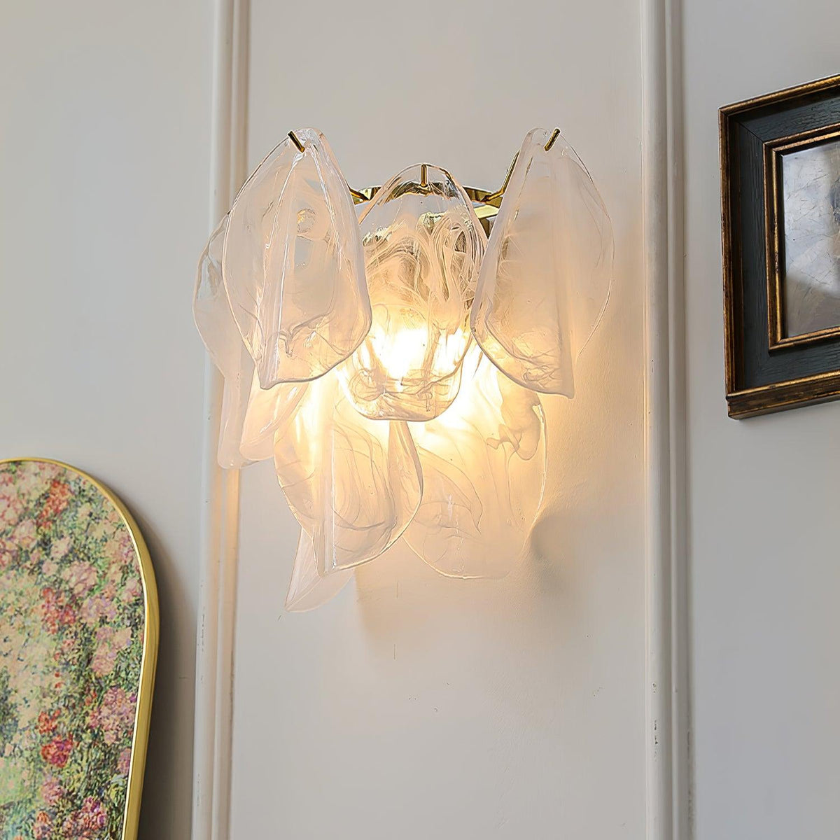 Evelo Petal Glass Wall Lamp – Elegant Floral Accent Lighting