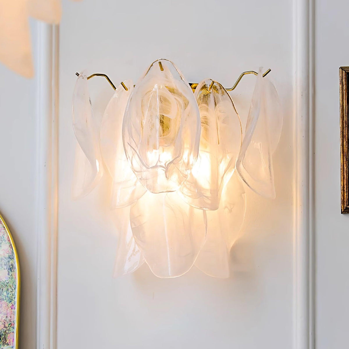 Evelo Petal Glass Wall Lamp – Elegant Floral Accent Lighting