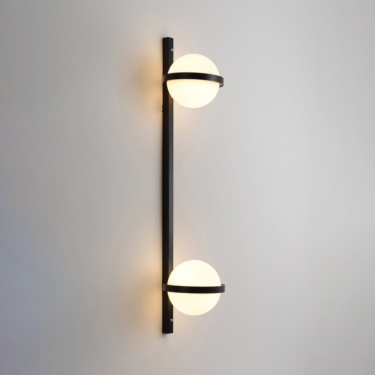 Ray Indoor & Outdoor Wall Light – Stylish Weather-Resistant Lighting for Any Space