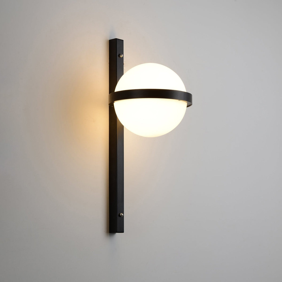 Ray Indoor & Outdoor Wall Light – Stylish Weather-Resistant Lighting for Any Space