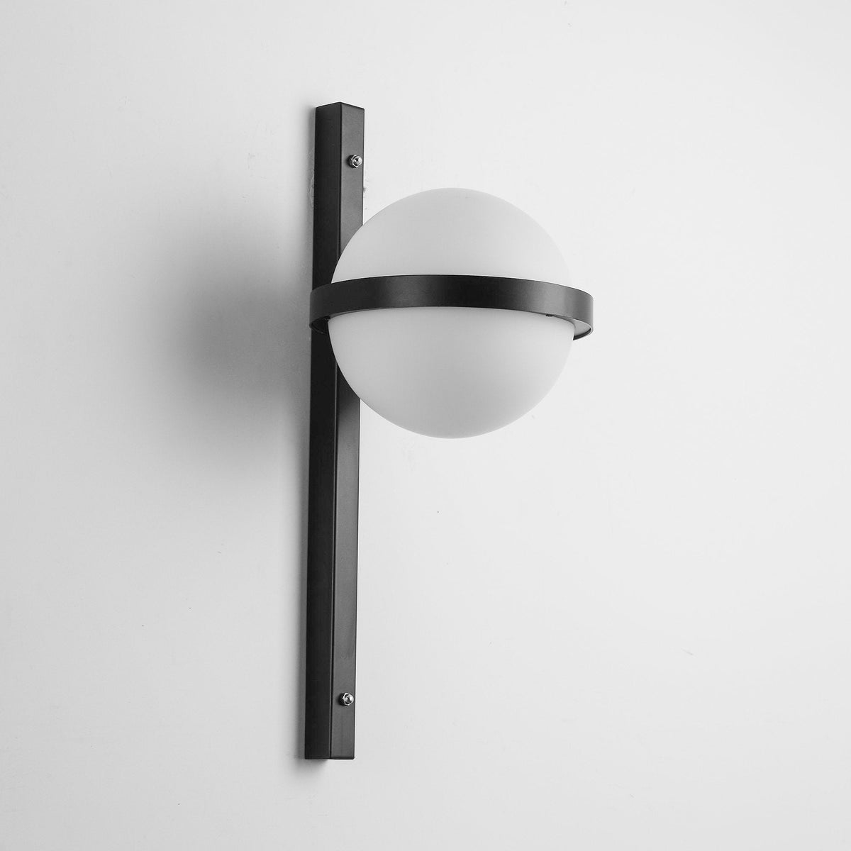 Ray Indoor & Outdoor Wall Light – Stylish Weather-Resistant Lighting for Any Space
