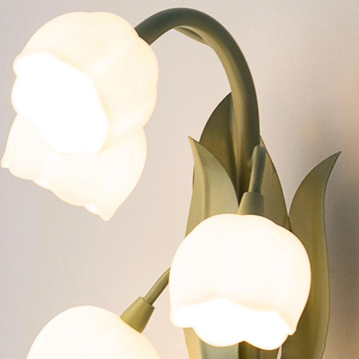 Aelis Natural Orchid Wall Lamp – Elegant Indoor Botanical Lighting
