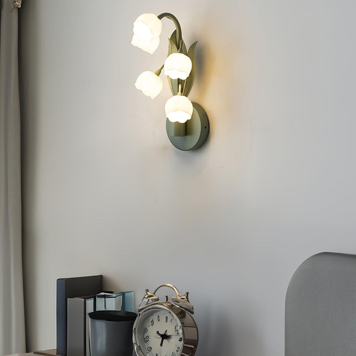 Aelis Natural Orchid Wall Lamp – Elegant Indoor Botanical Lighting