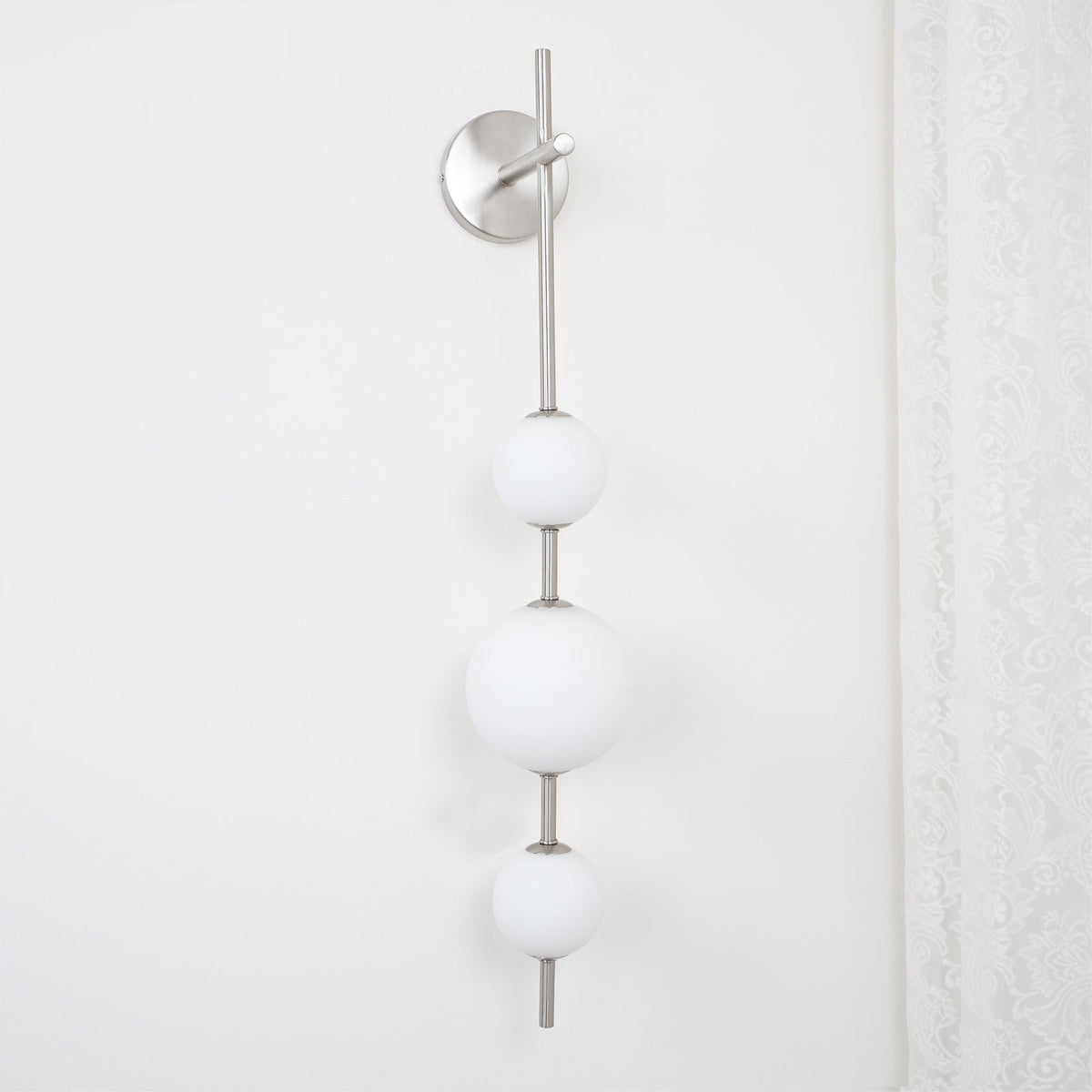 Cerin Vertical Globe Wall Lamp – Elegant Modern Lighting for Stylish Interiors