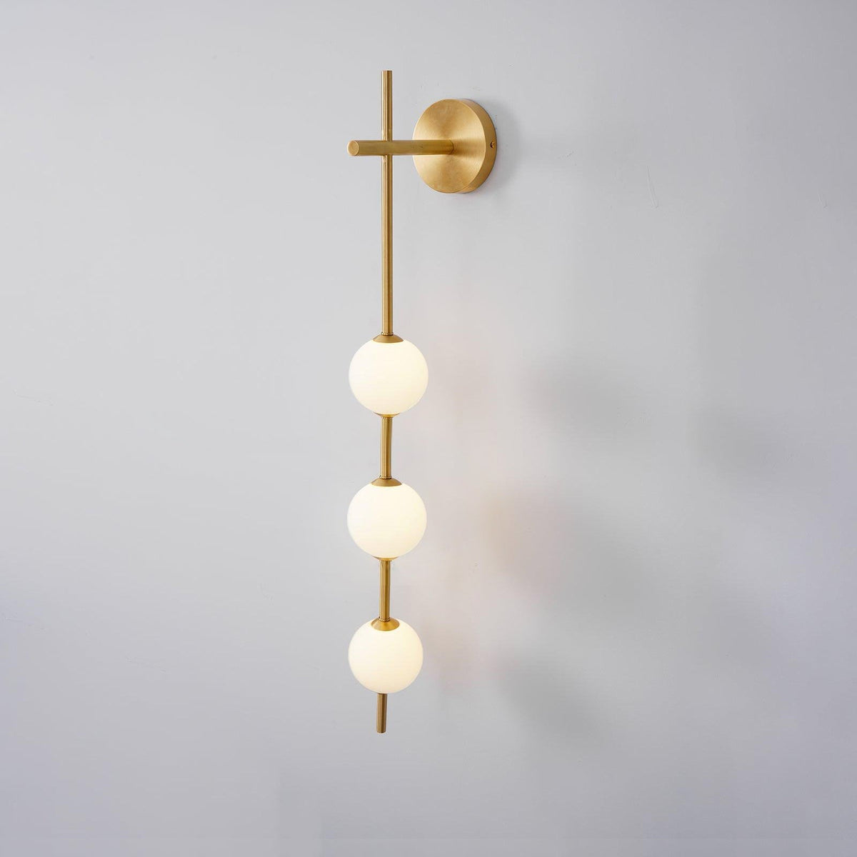 Cerin Vertical Globe Wall Lamp – Elegant Modern Lighting for Stylish Interiors